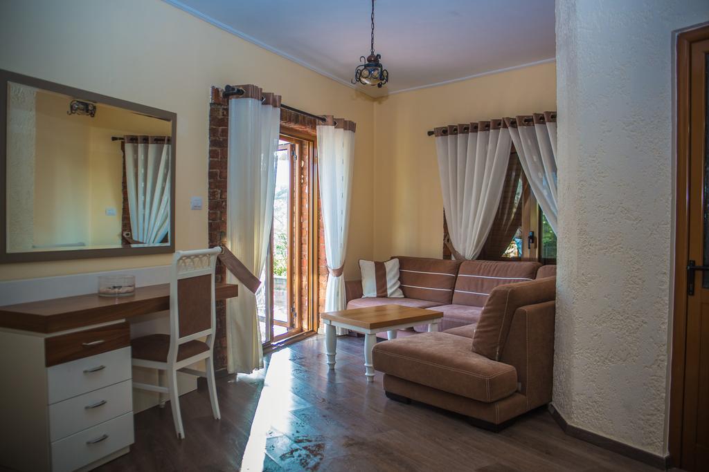 Hotel Livia Ksamil Exterior foto